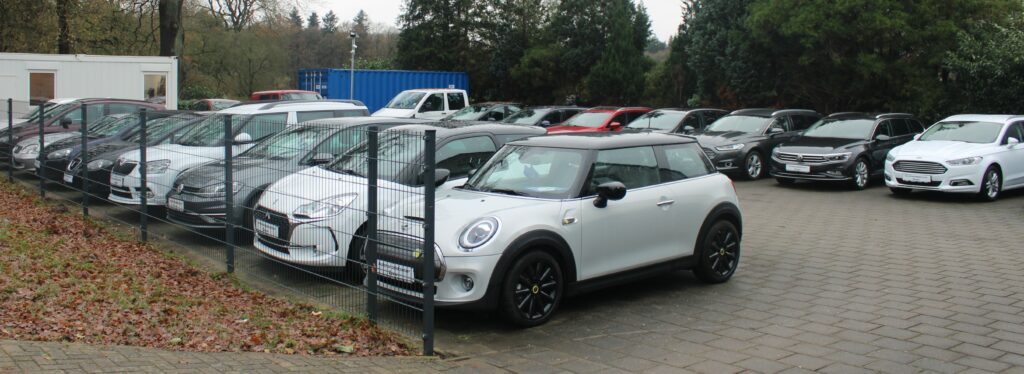 Autohandelskontor Zeven Hof mit Autos